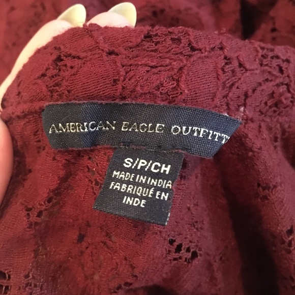 American Eagle maroon lace flutter sleeve top - Picture 4 of 5